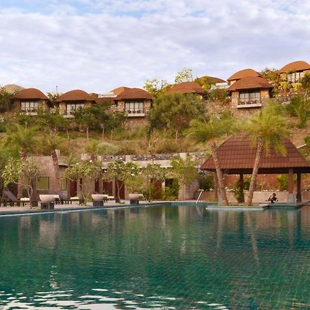 The Ananta Udaipur Hotel Exterior photo